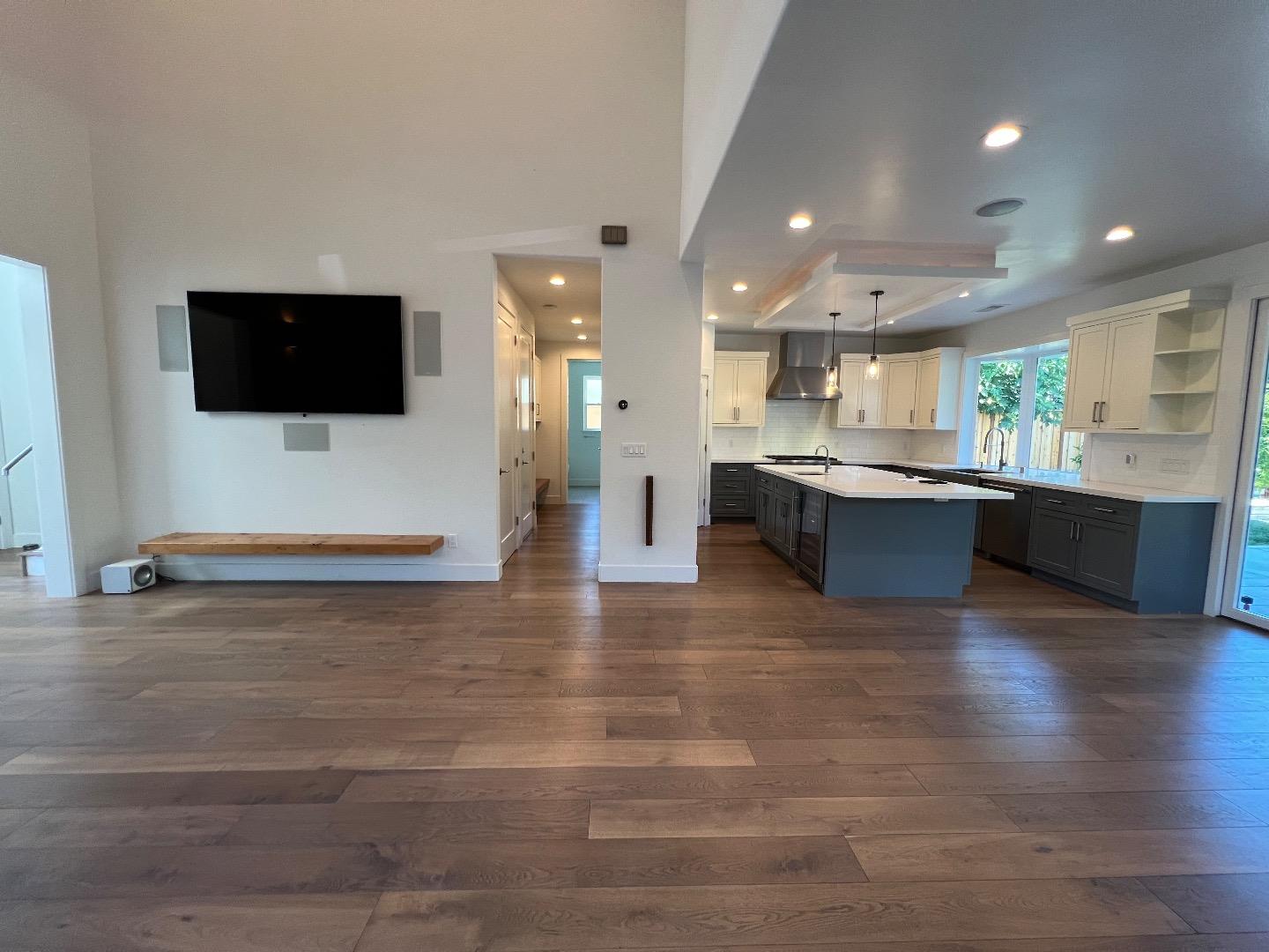 Detail Gallery Image 5 of 17 For 1934 Ellen Ave, San Jose,  CA 95125 - 3 Beds | 3 Baths