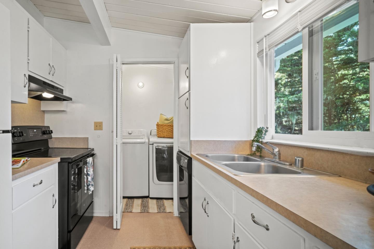 Detail Gallery Image 12 of 21 For 820 - 822 Cedar St, Pacific Grove,  CA 93950 - – Beds | – Baths