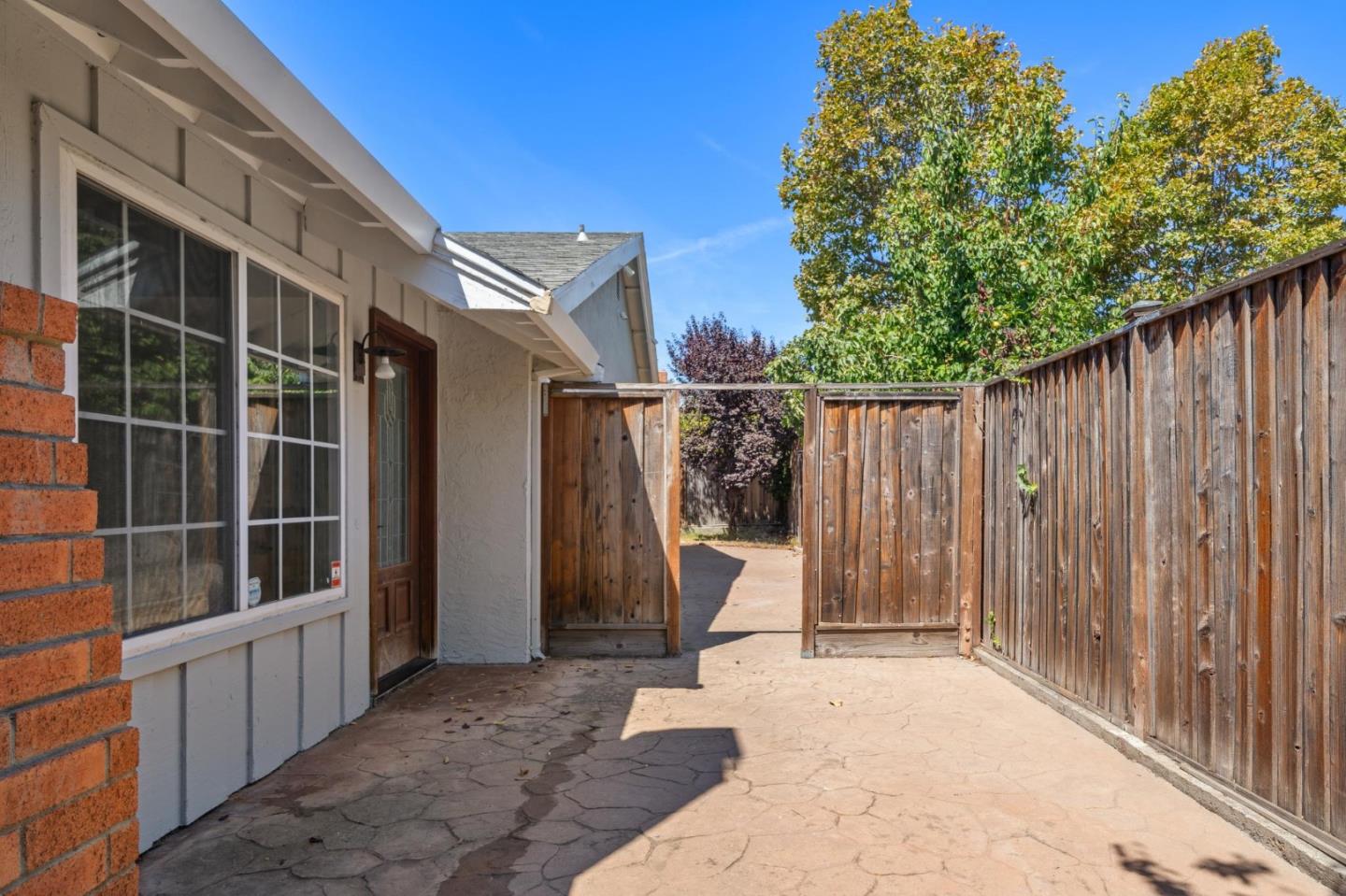 Detail Gallery Image 5 of 47 For 6251 Quartz Pl, Newark,  CA 94560 - 4 Beds | 2 Baths