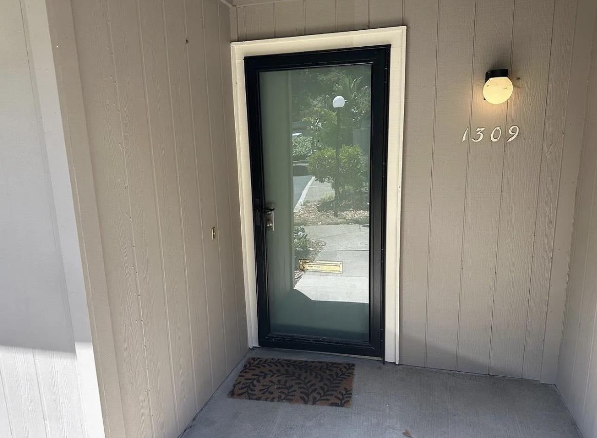 Detail Gallery Image 2 of 11 For 1309 Rosita Rd, Pacifica,  CA 94044 - 2 Beds | 1/1 Baths