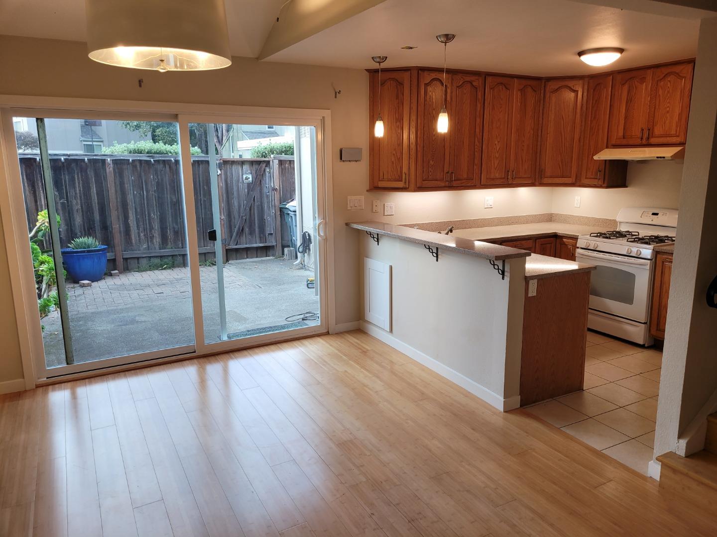 Detail Gallery Image 3 of 11 For 1309 Rosita Rd, Pacifica,  CA 94044 - 2 Beds | 1/1 Baths