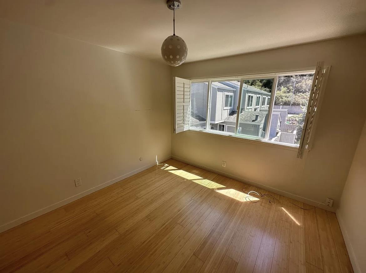 Detail Gallery Image 4 of 11 For 1309 Rosita Rd, Pacifica,  CA 94044 - 2 Beds | 1/1 Baths
