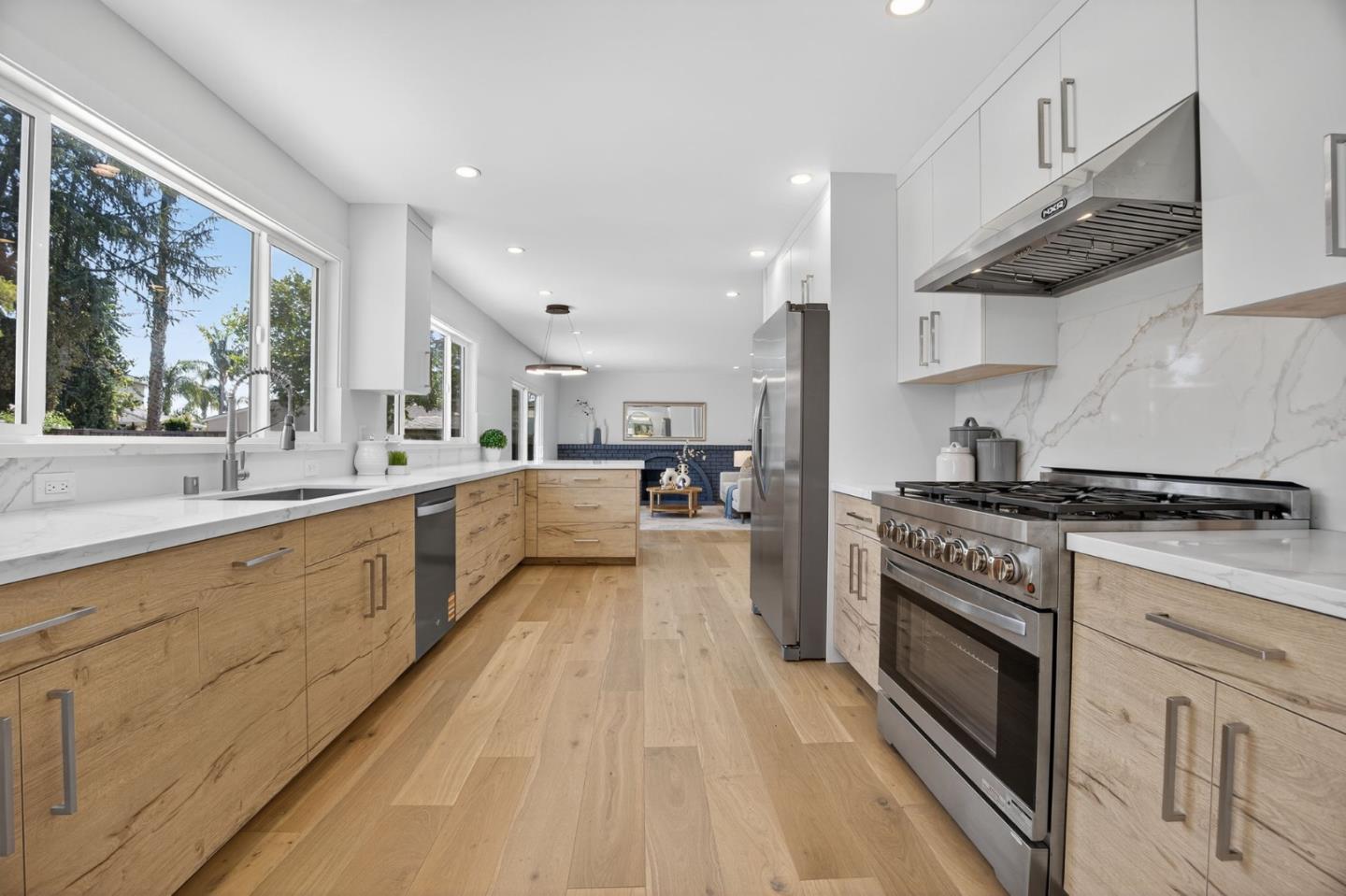 Detail Gallery Image 9 of 36 For 574 Churchill Park Dr, San Jose,  CA 95136 - 5 Beds | 3 Baths
