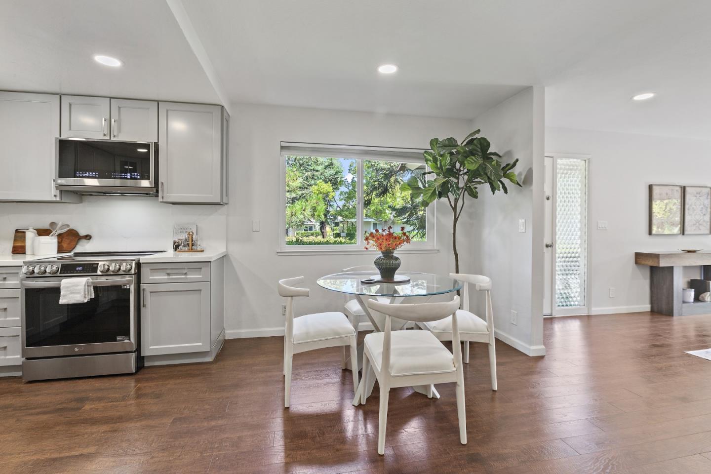 Detail Gallery Image 11 of 68 For 10063 Long Oak Ln, Cupertino,  CA 95014 - 2 Beds | 2 Baths