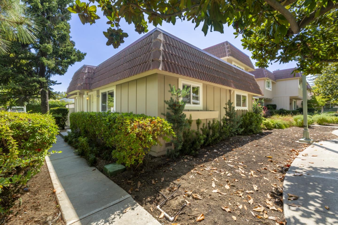Detail Gallery Image 32 of 68 For 10063 Long Oak Ln, Cupertino,  CA 95014 - 2 Beds | 2 Baths
