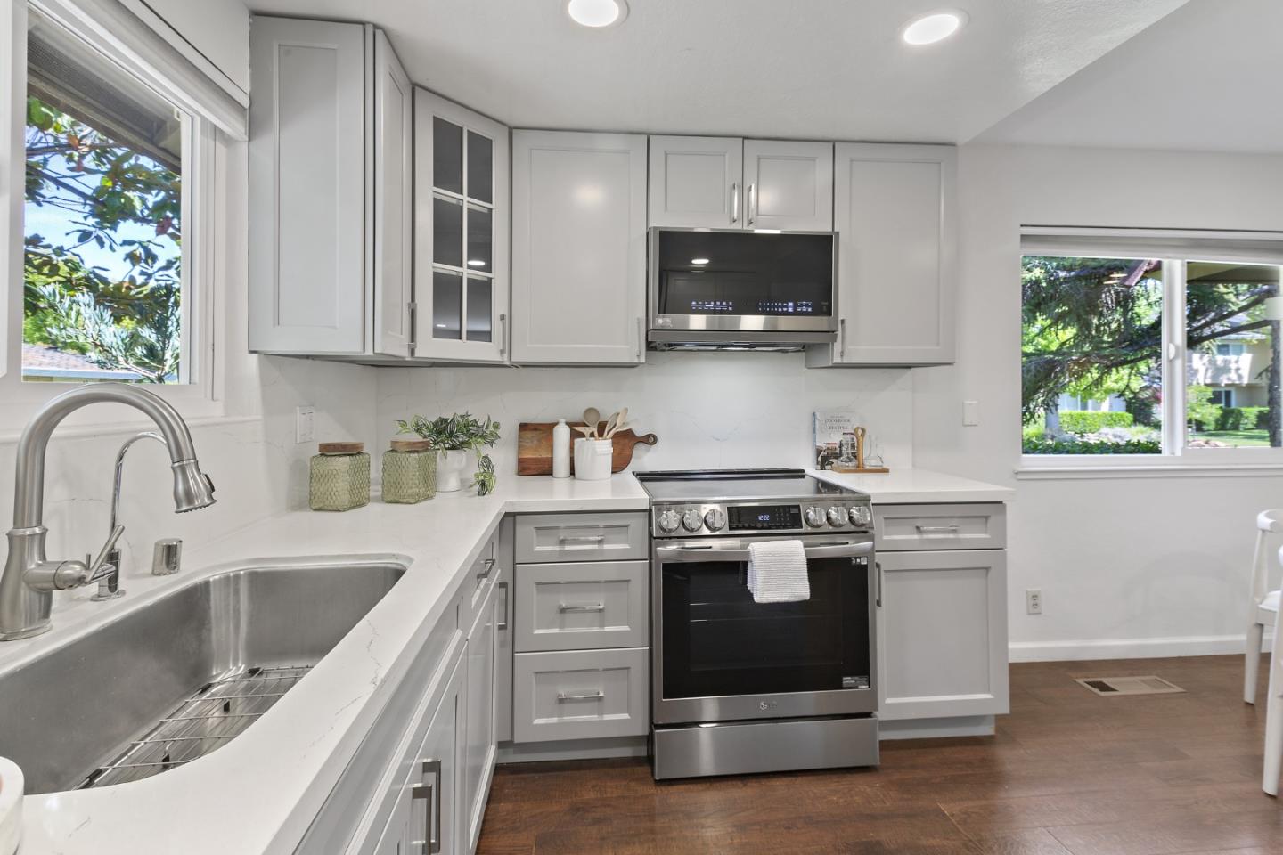 Detail Gallery Image 9 of 68 For 10063 Long Oak Ln, Cupertino,  CA 95014 - 2 Beds | 2 Baths