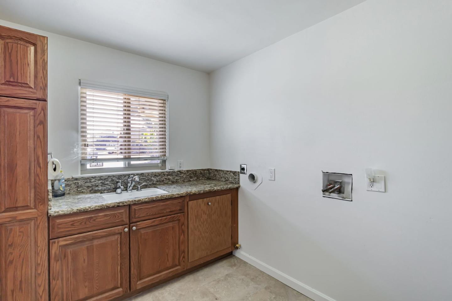 Detail Gallery Image 22 of 73 For 415 Kelly Ave, Half Moon Bay,  CA 94019 - 3 Beds | 2/1 Baths