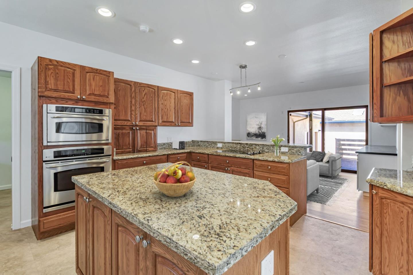 Detail Gallery Image 9 of 73 For 415 Kelly Ave, Half Moon Bay,  CA 94019 - 3 Beds | 2/1 Baths