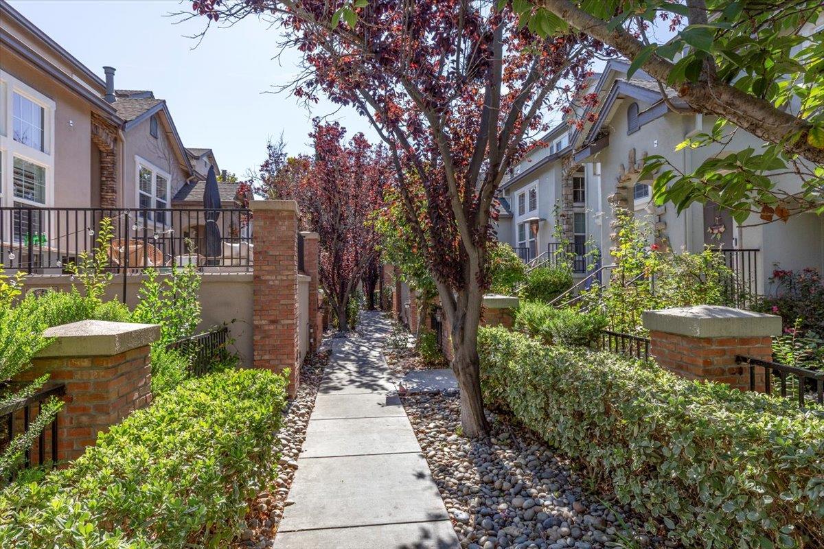Detail Gallery Image 2 of 16 For 1124 Delmas Ave, San Jose,  CA 95125 - 2 Beds | 2/1 Baths