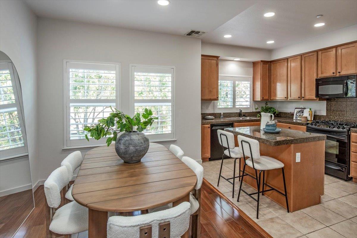 Detail Gallery Image 8 of 16 For 1124 Delmas Ave, San Jose,  CA 95125 - 2 Beds | 2/1 Baths