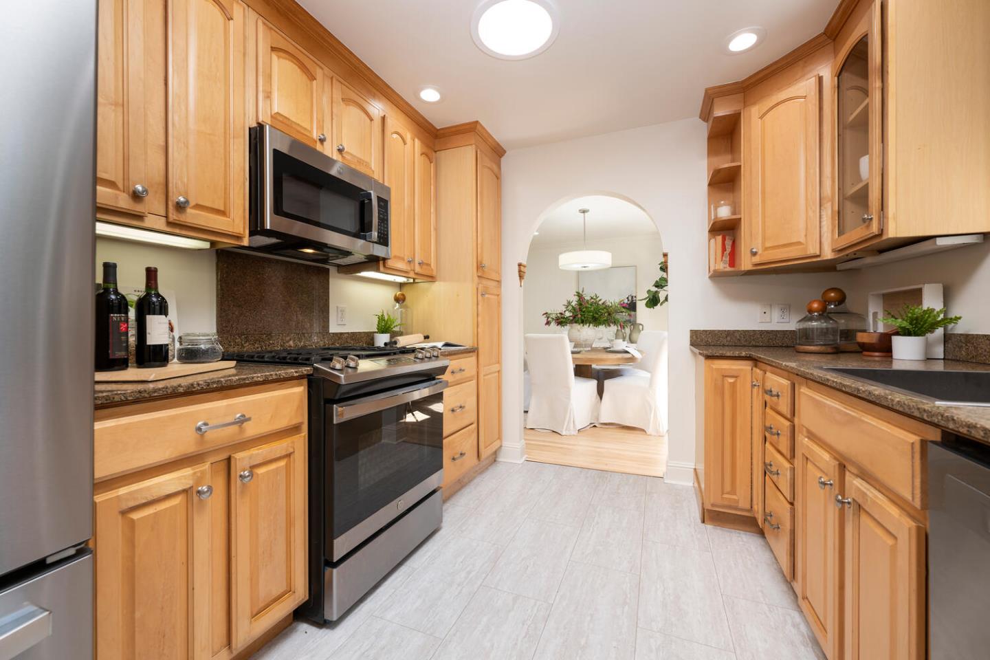 Detail Gallery Image 18 of 38 For 1701 Francis Ct, Belmont,  CA 94002 - 3 Beds | 2 Baths