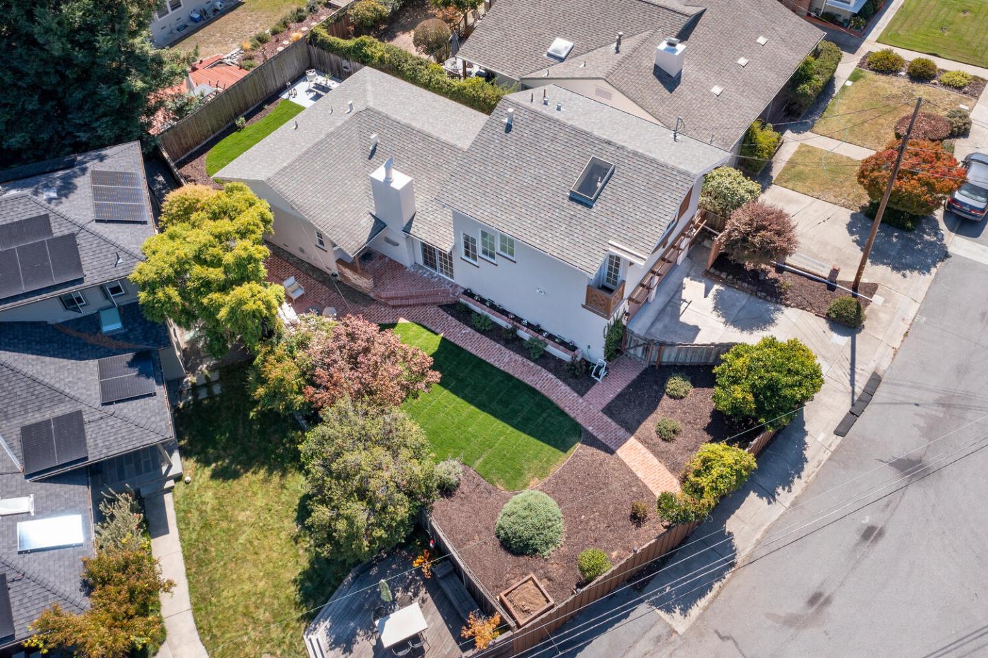 Detail Gallery Image 33 of 38 For 1701 Francis Ct, Belmont,  CA 94002 - 3 Beds | 2 Baths