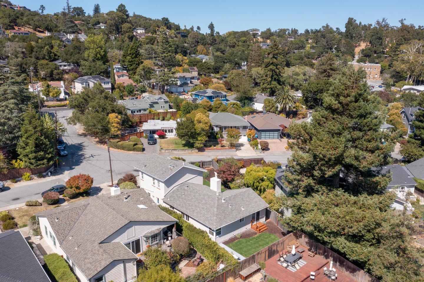 Detail Gallery Image 36 of 38 For 1701 Francis Ct, Belmont,  CA 94002 - 3 Beds | 2 Baths