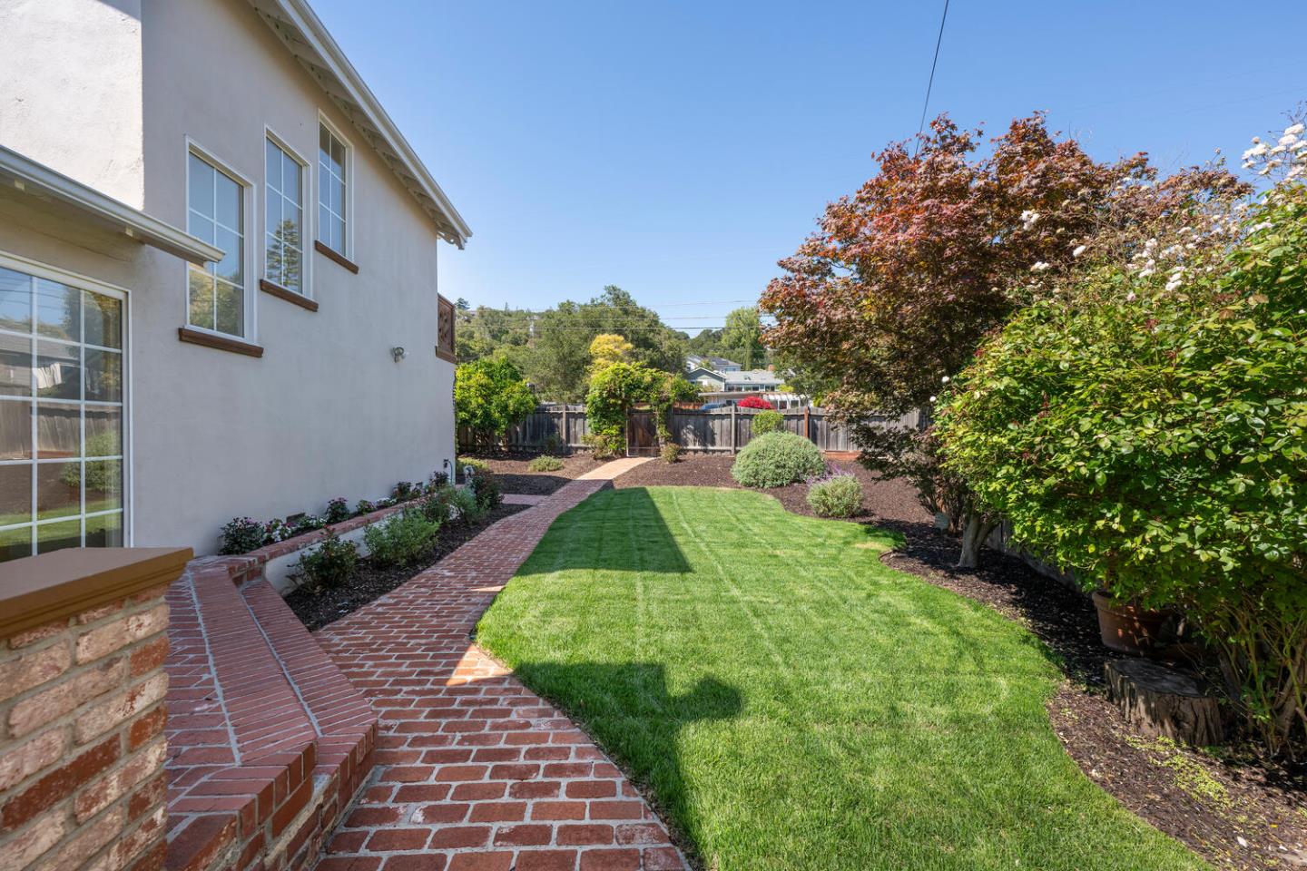 Detail Gallery Image 6 of 38 For 1701 Francis Ct, Belmont,  CA 94002 - 3 Beds | 2 Baths