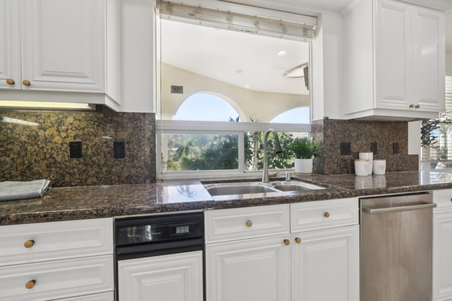 Detail Gallery Image 13 of 112 For 2180 Bellington Ct, San Jose,  CA 95138 - 5 Beds | 3/1 Baths