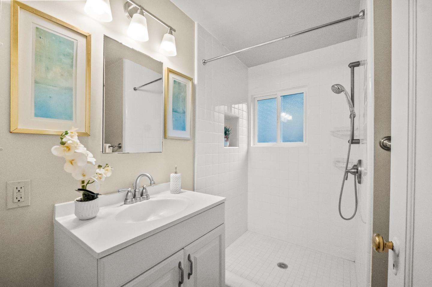 Detail Gallery Image 15 of 22 For 121 Skylonda Dr, Redwood City,  CA 94062 - 2 Beds | 1 Baths