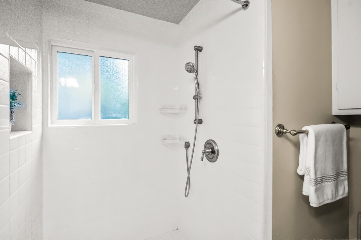 Detail Gallery Image 16 of 22 For 121 Skylonda Dr, Redwood City,  CA 94062 - 2 Beds | 1 Baths