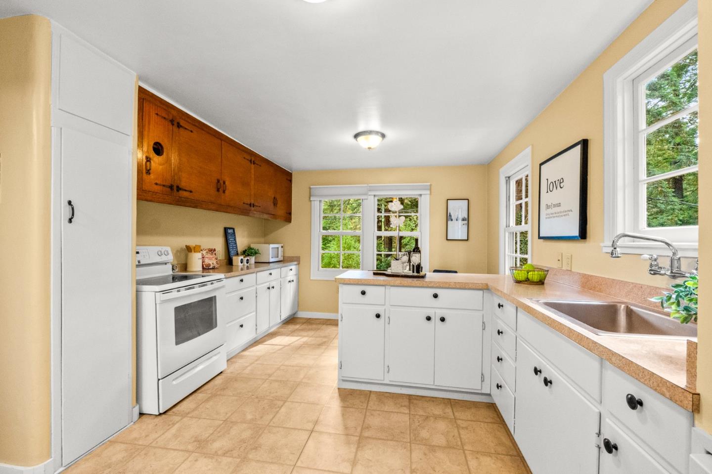 Detail Gallery Image 3 of 22 For 121 Skylonda Dr, Redwood City,  CA 94062 - 2 Beds | 1 Baths