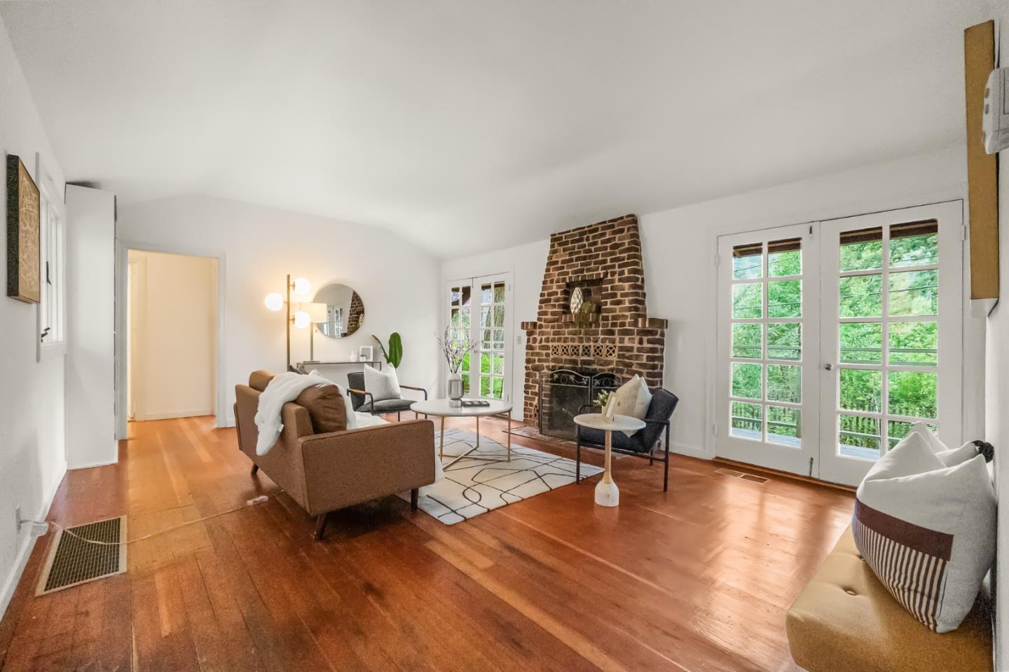 Detail Gallery Image 9 of 22 For 121 Skylonda Dr, Redwood City,  CA 94062 - 2 Beds | 1 Baths
