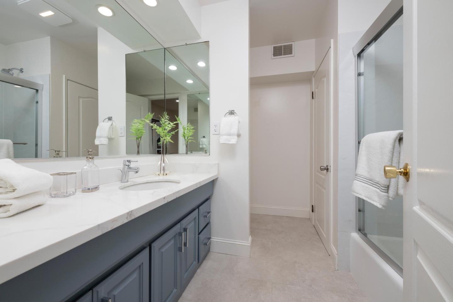 Detail Gallery Image 20 of 28 For 25 Bertocchi Ln, Millbrae,  CA 94030 - 4 Beds | 3 Baths