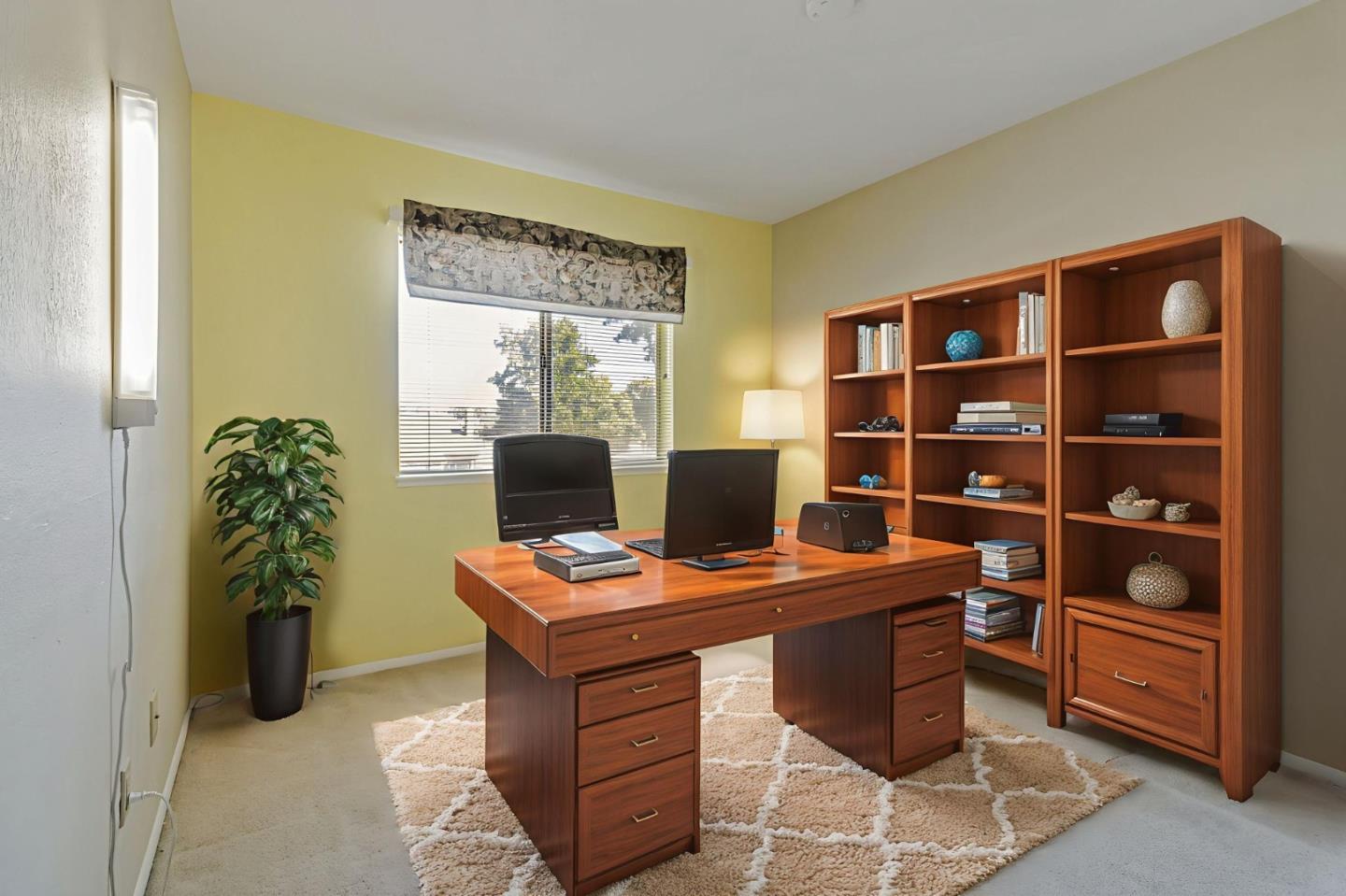 Detail Gallery Image 11 of 44 For 1981 Monterey Dr, Livermore,  CA 94551 - 4 Beds | 2/1 Baths