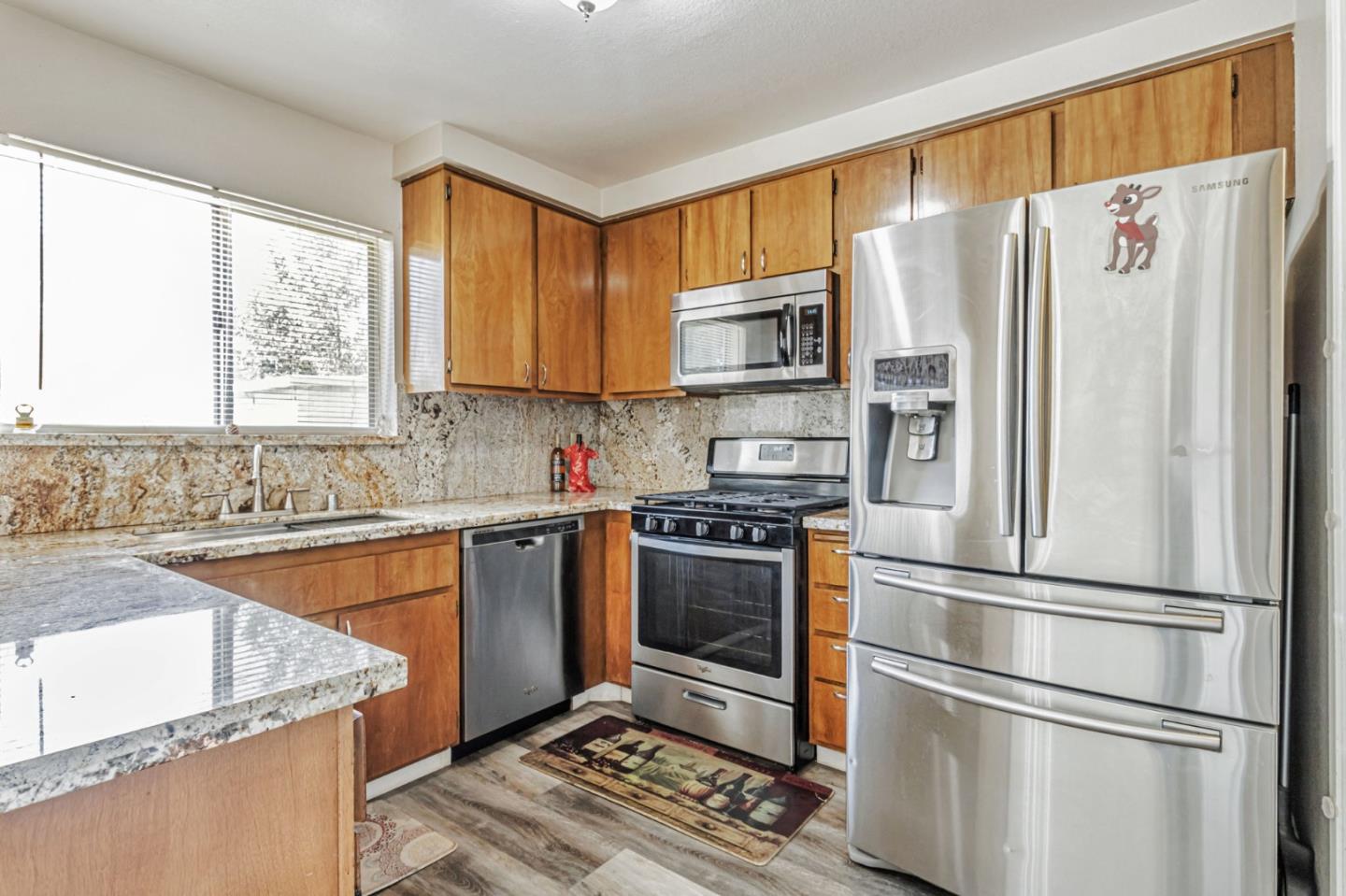 Detail Gallery Image 18 of 44 For 1981 Monterey Dr, Livermore,  CA 94551 - 4 Beds | 2/1 Baths