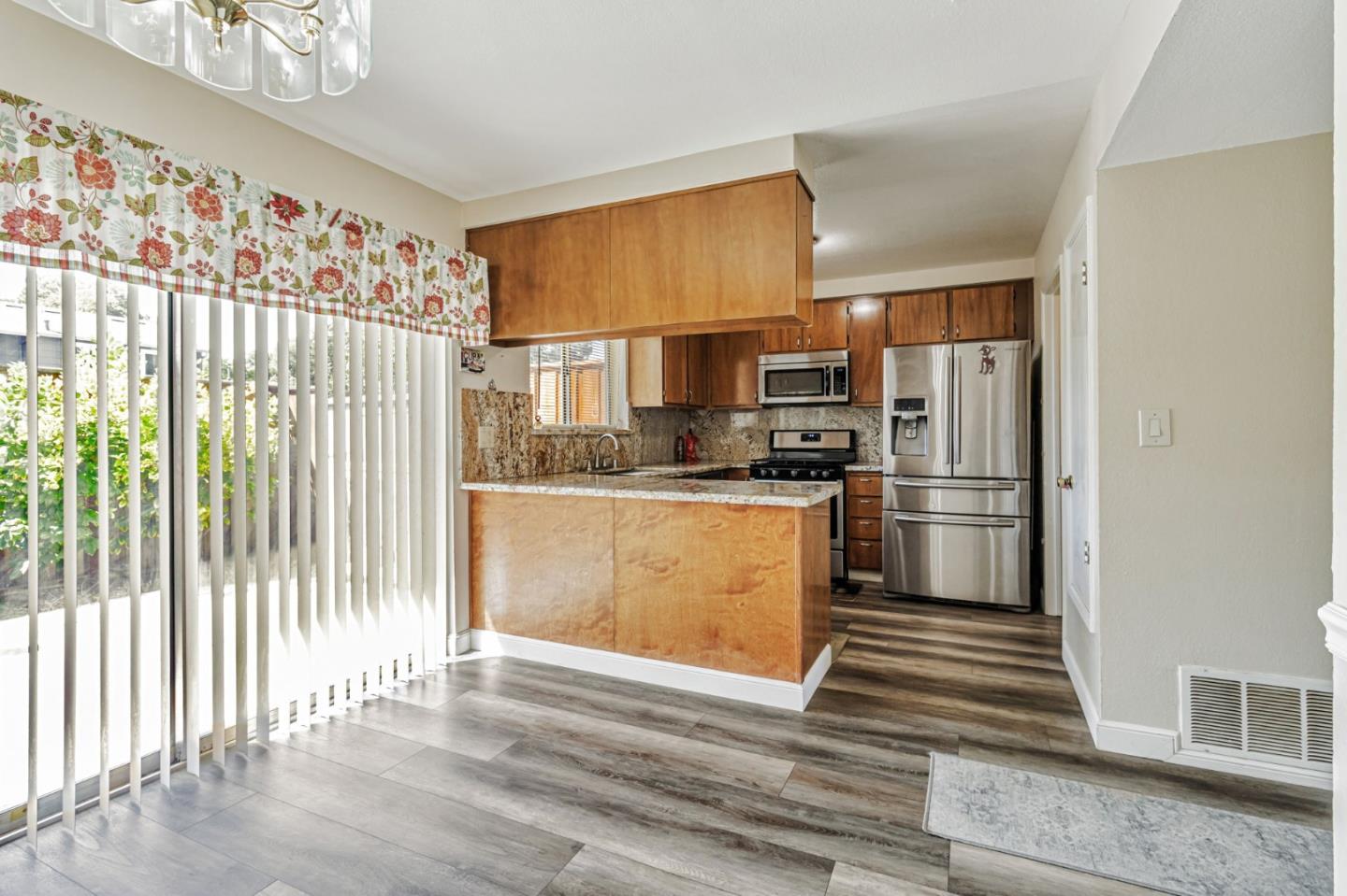 Detail Gallery Image 20 of 44 For 1981 Monterey Dr, Livermore,  CA 94551 - 4 Beds | 2/1 Baths