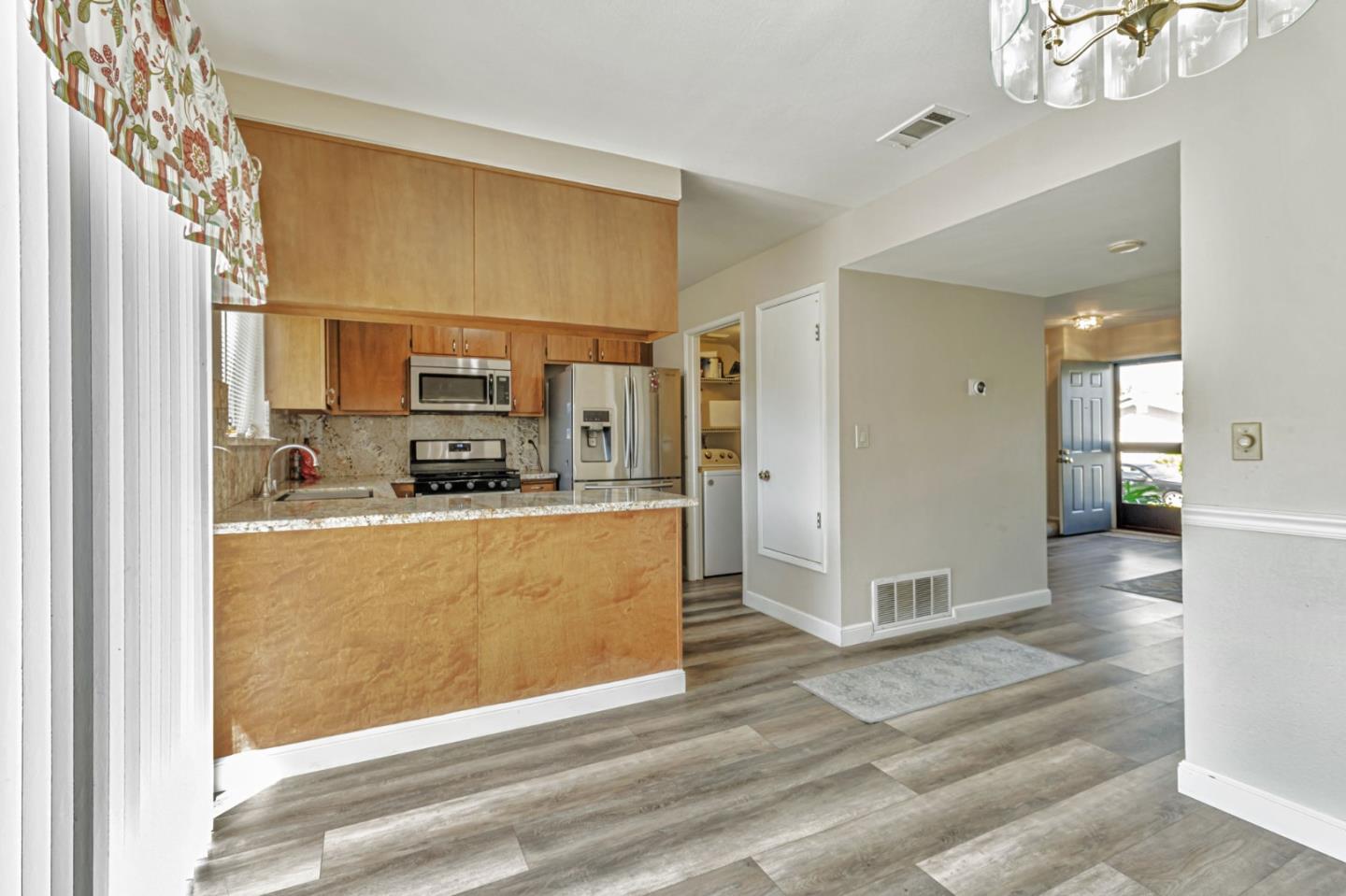 Detail Gallery Image 21 of 44 For 1981 Monterey Dr, Livermore,  CA 94551 - 4 Beds | 2/1 Baths