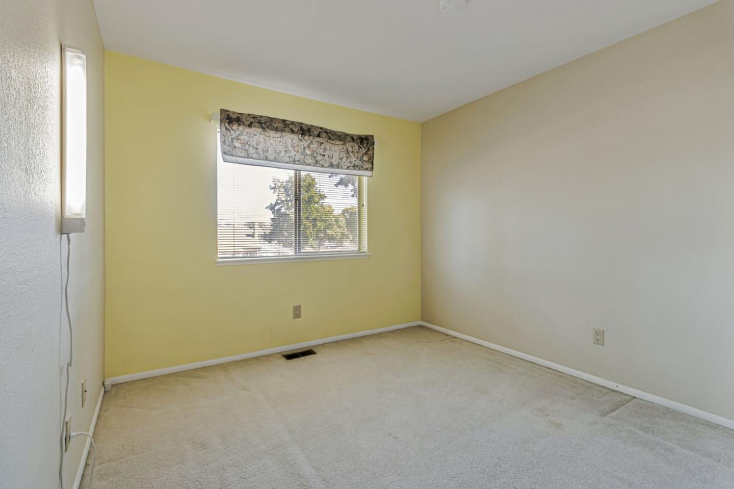 Detail Gallery Image 28 of 44 For 1981 Monterey Dr, Livermore,  CA 94551 - 4 Beds | 2/1 Baths