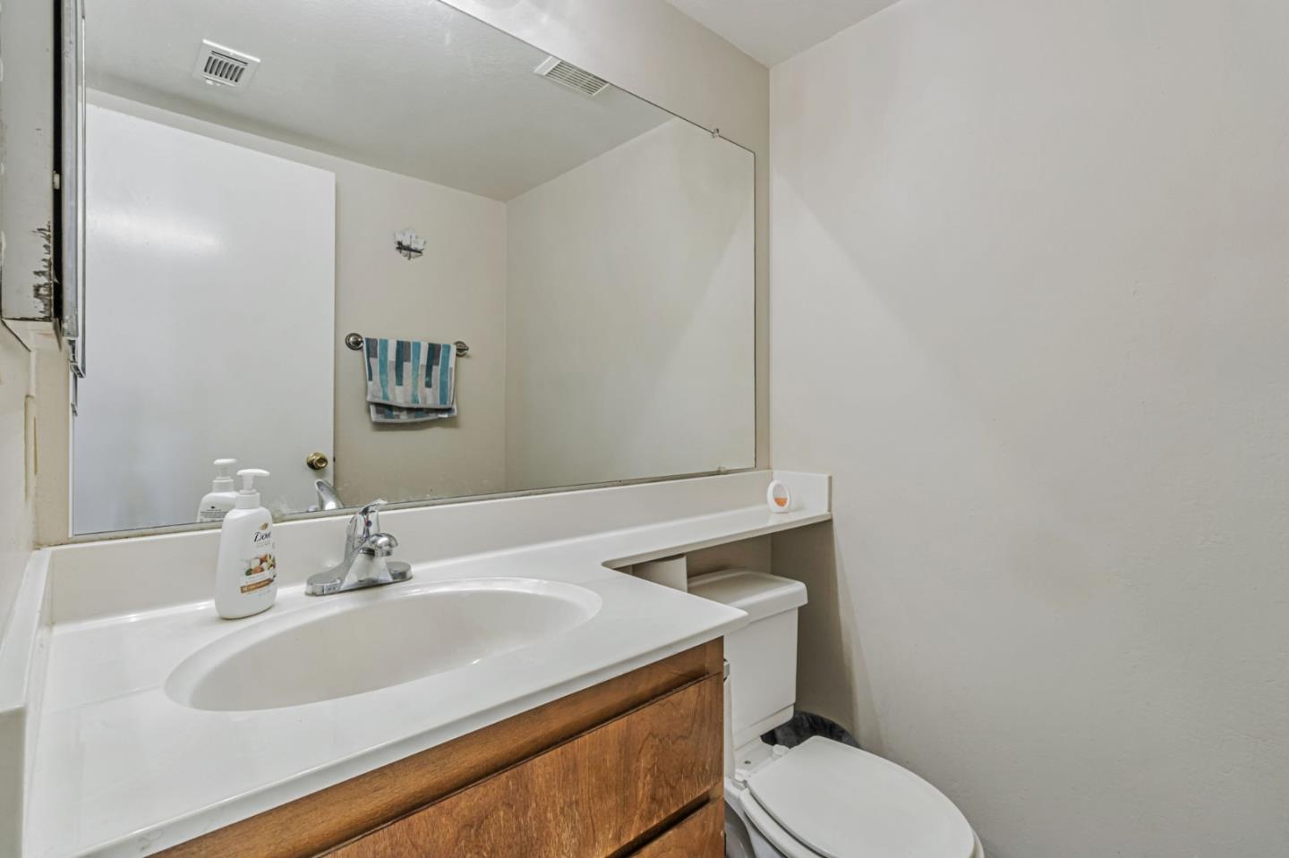 Detail Gallery Image 34 of 44 For 1981 Monterey Dr, Livermore,  CA 94551 - 4 Beds | 2/1 Baths