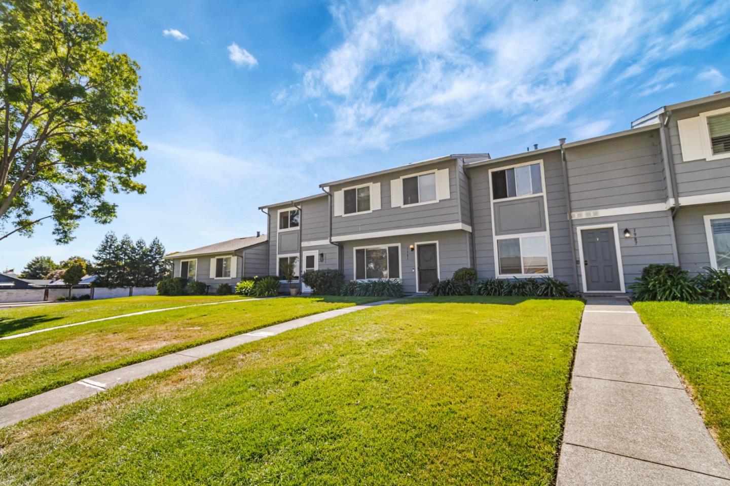 Detail Gallery Image 5 of 44 For 1981 Monterey Dr, Livermore,  CA 94551 - 4 Beds | 2/1 Baths
