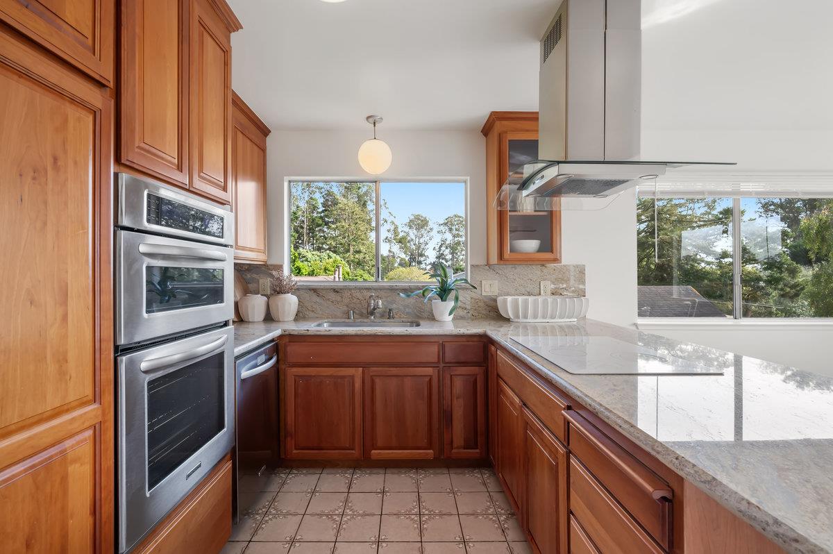 Detail Gallery Image 13 of 41 For 422 Santa Maria Ave, El Granada,  CA 94018 - 4 Beds | 3 Baths