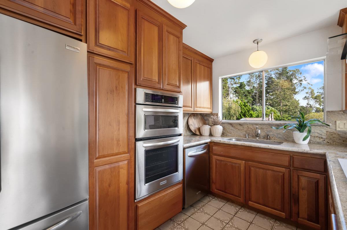 Detail Gallery Image 15 of 41 For 422 Santa Maria Ave, El Granada,  CA 94018 - 4 Beds | 3 Baths