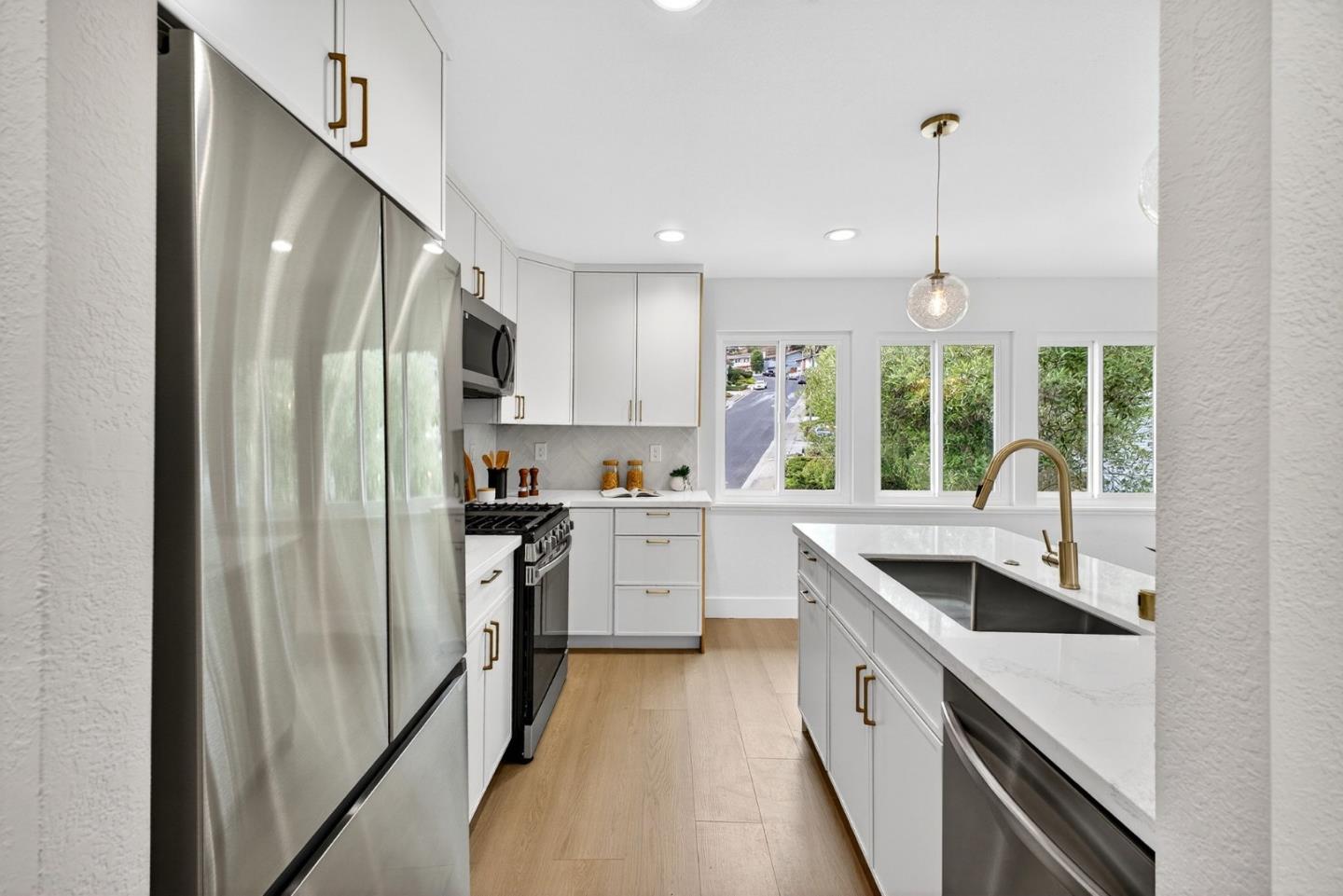 Detail Gallery Image 14 of 38 For 1124 Mason Dr, Pacifica,  CA 94044 - 3 Beds | 2 Baths