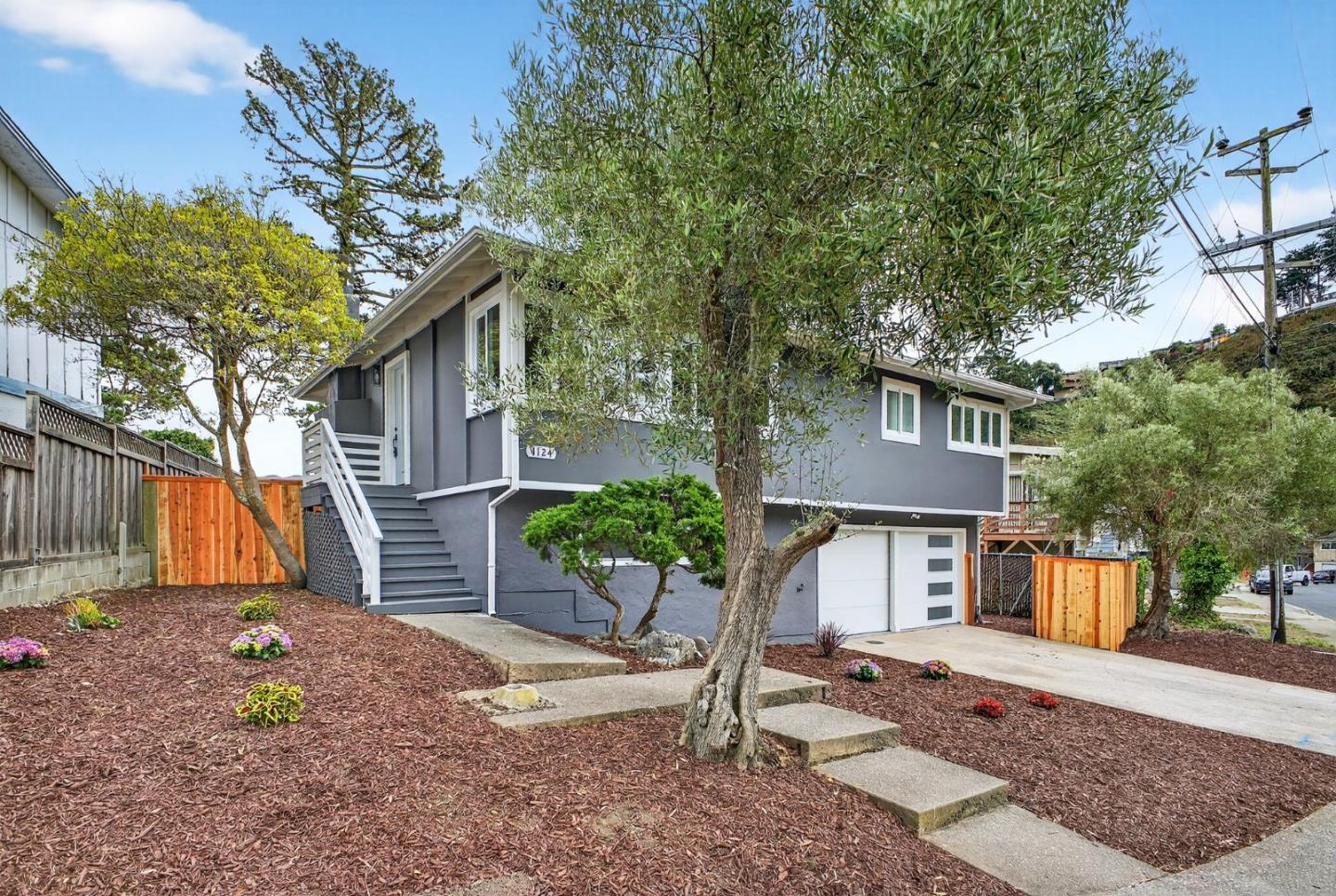 Detail Gallery Image 3 of 38 For 1124 Mason Dr, Pacifica,  CA 94044 - 3 Beds | 2 Baths