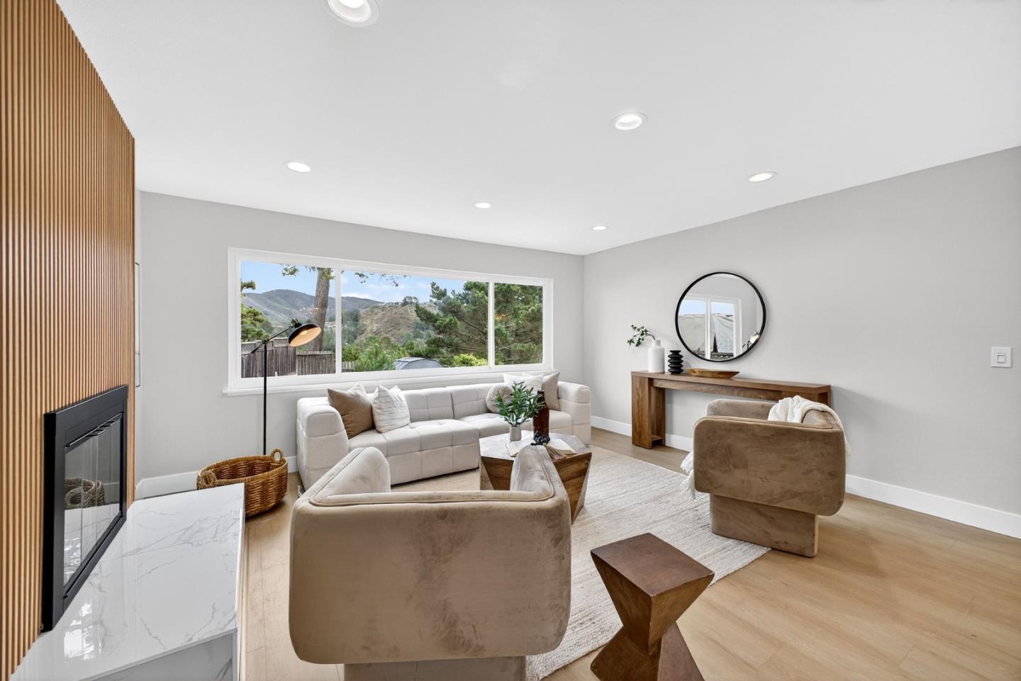 Detail Gallery Image 5 of 38 For 1124 Mason Dr, Pacifica,  CA 94044 - 3 Beds | 2 Baths