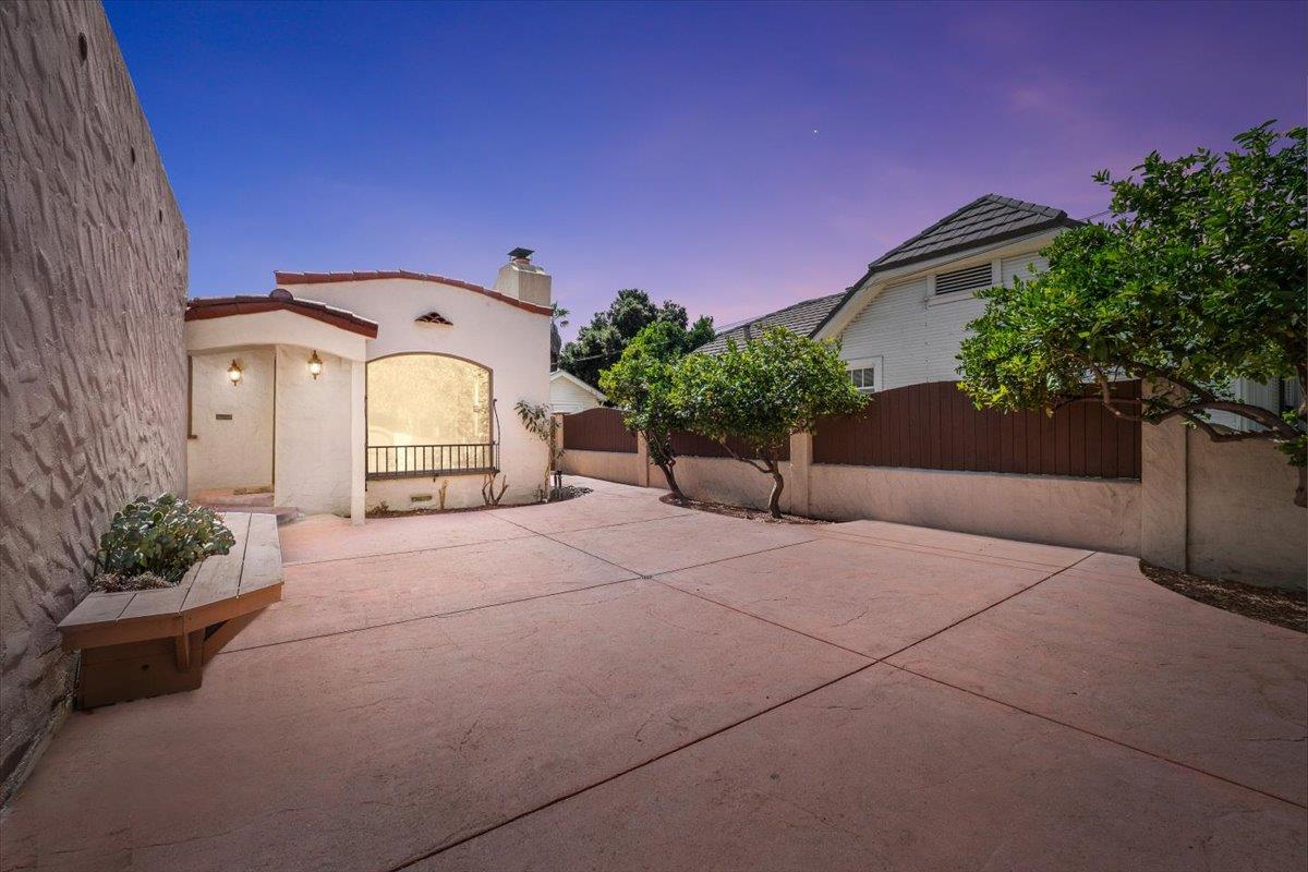 Detail Gallery Image 10 of 89 For 26 Willow St, Salinas,  CA 93901 - 4 Beds | 2 Baths