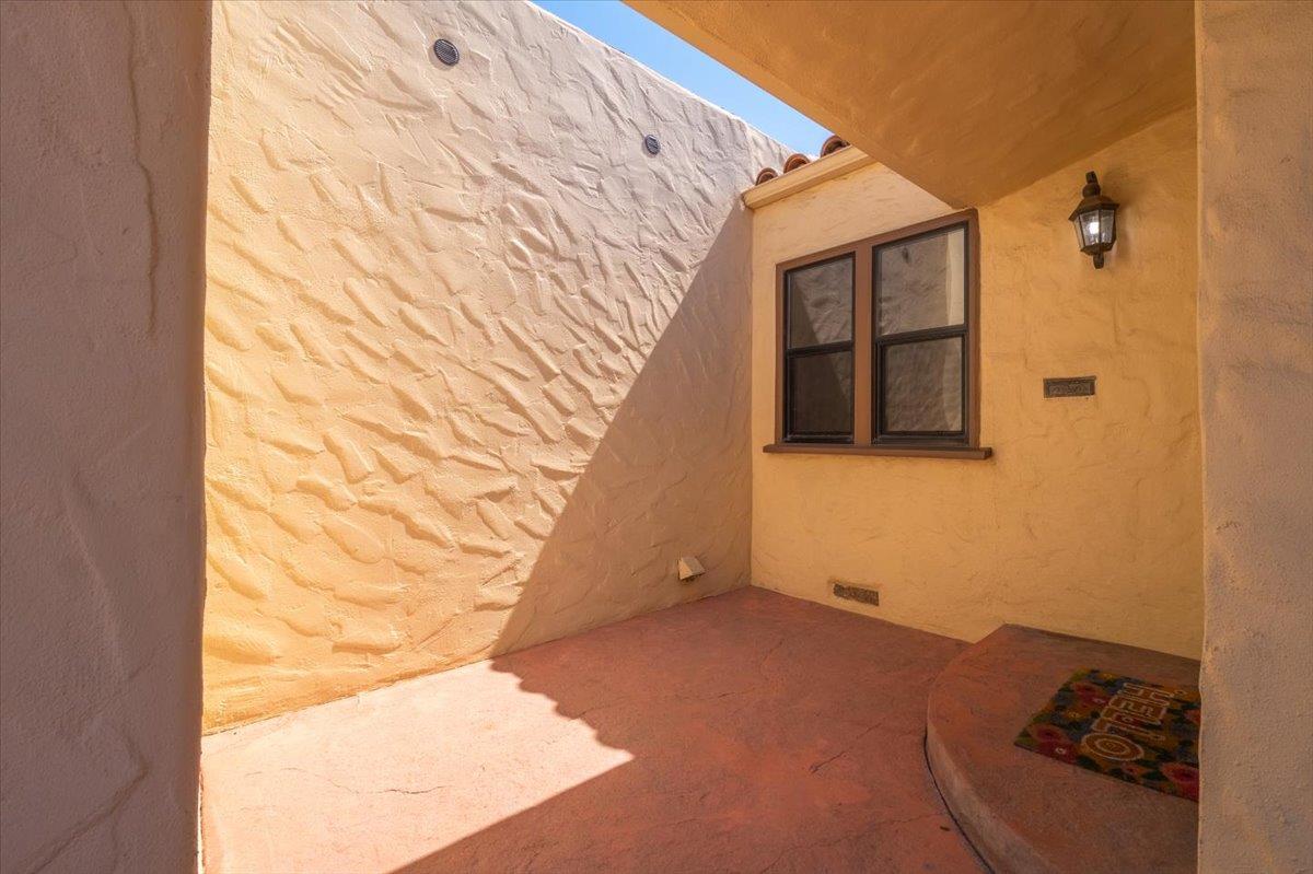 Detail Gallery Image 15 of 89 For 26 Willow St, Salinas,  CA 93901 - 4 Beds | 2 Baths
