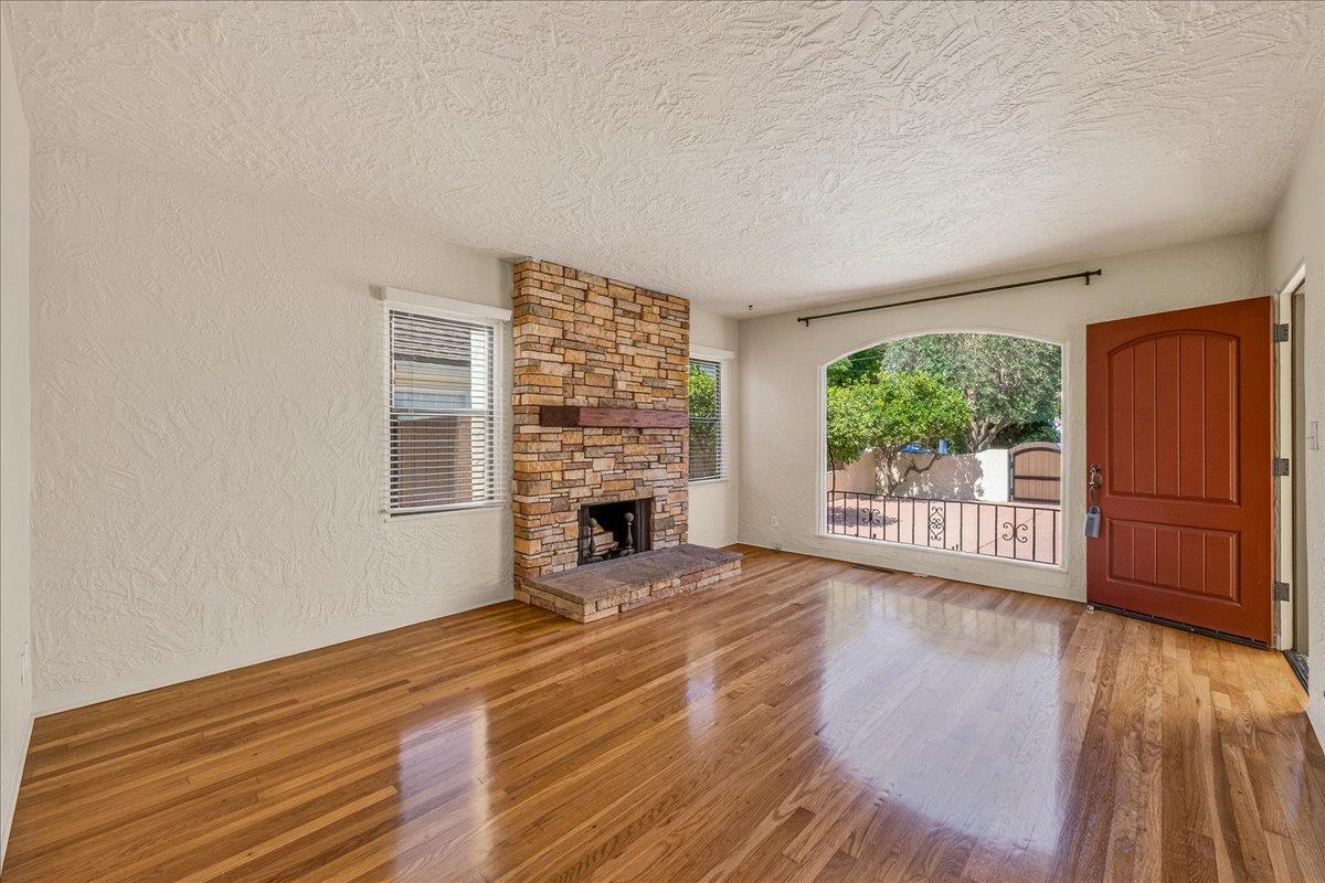 Detail Gallery Image 20 of 89 For 26 Willow St, Salinas,  CA 93901 - 4 Beds | 2 Baths