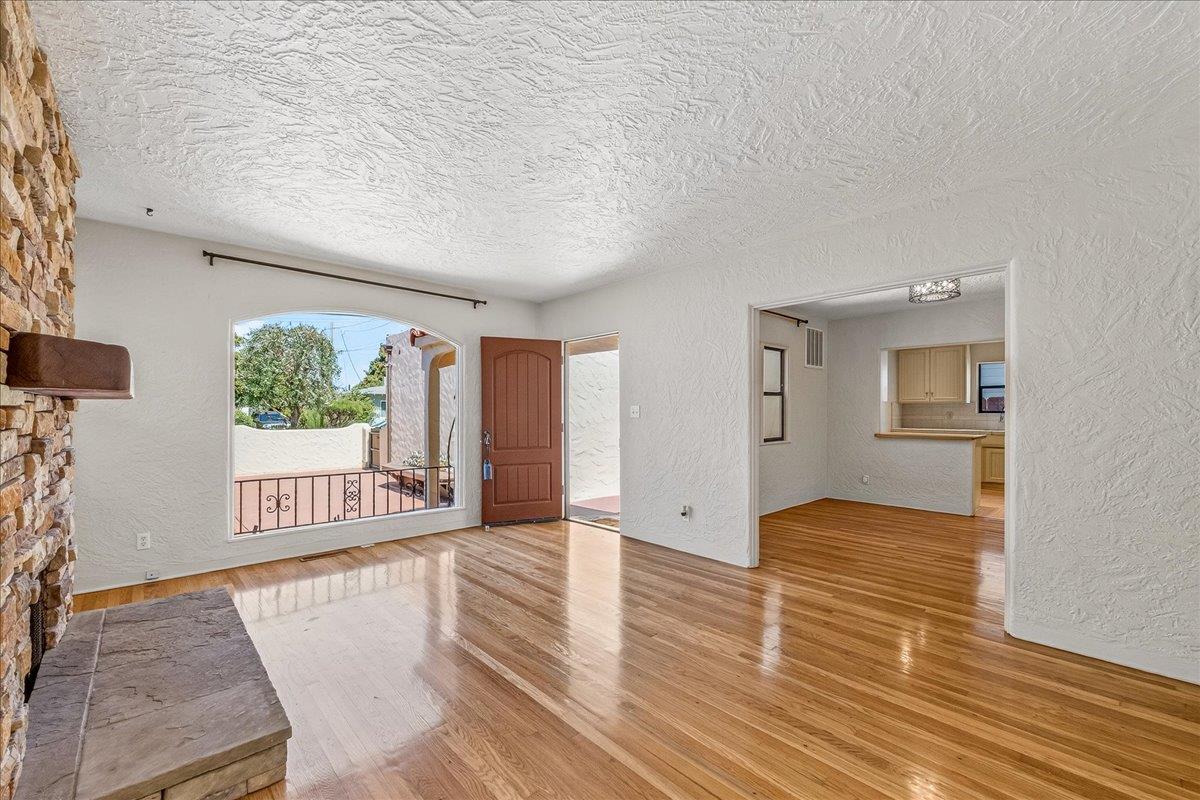 Detail Gallery Image 21 of 89 For 26 Willow St, Salinas,  CA 93901 - 4 Beds | 2 Baths