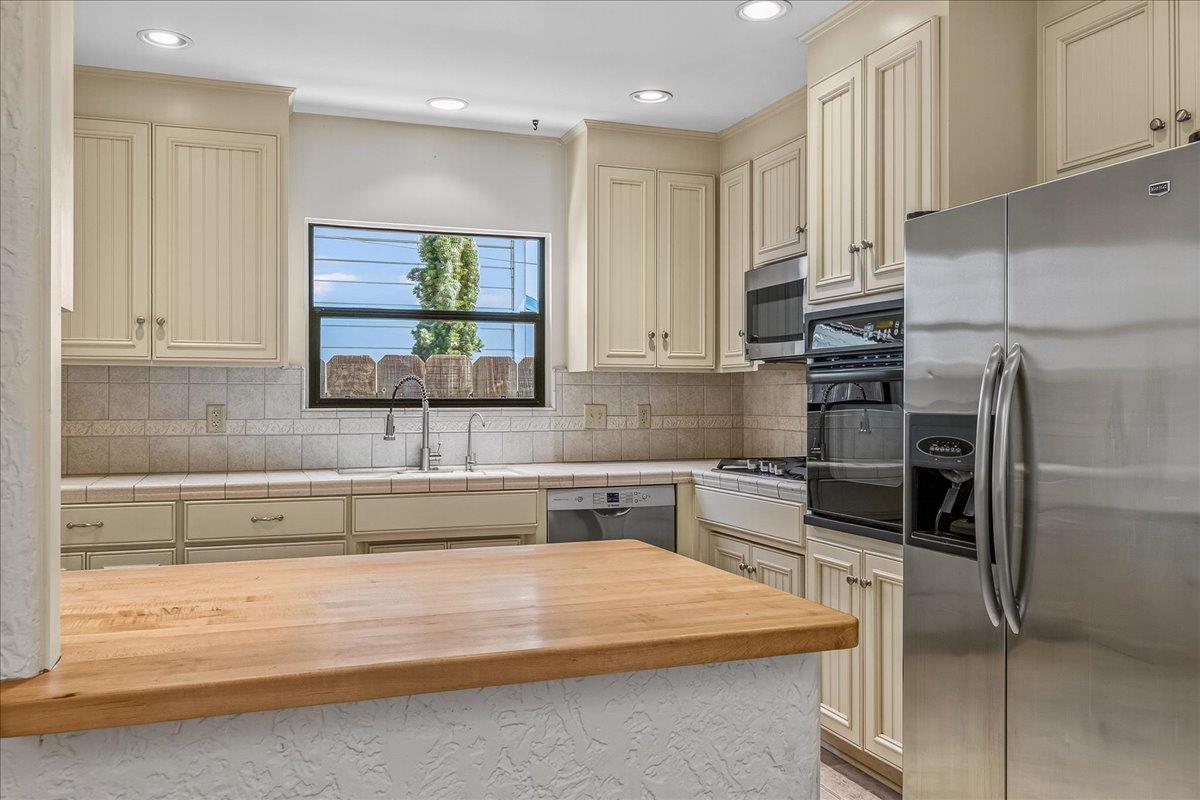 Detail Gallery Image 24 of 89 For 26 Willow St, Salinas,  CA 93901 - 4 Beds | 2 Baths