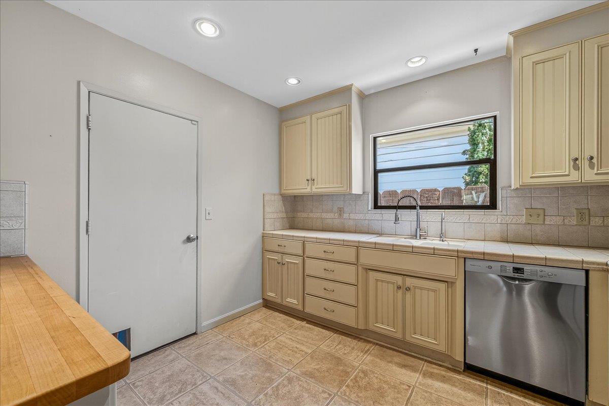 Detail Gallery Image 25 of 89 For 26 Willow St, Salinas,  CA 93901 - 4 Beds | 2 Baths