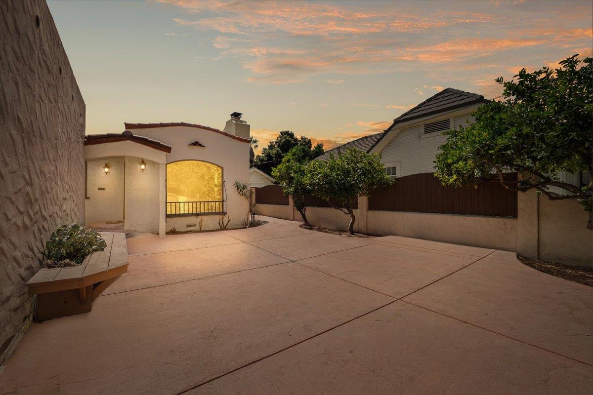 Detail Gallery Image 3 of 89 For 26 Willow St, Salinas,  CA 93901 - 4 Beds | 2 Baths