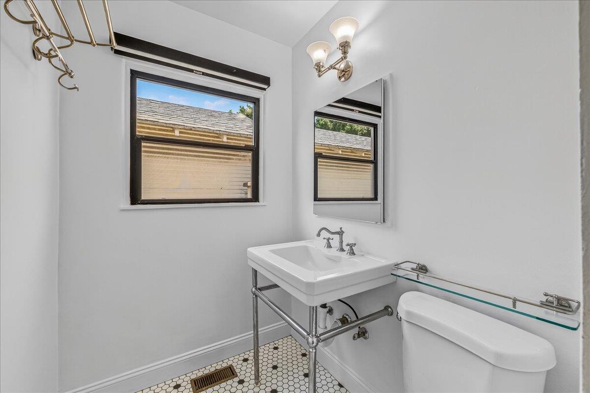 Detail Gallery Image 39 of 89 For 26 Willow St, Salinas,  CA 93901 - 4 Beds | 2 Baths