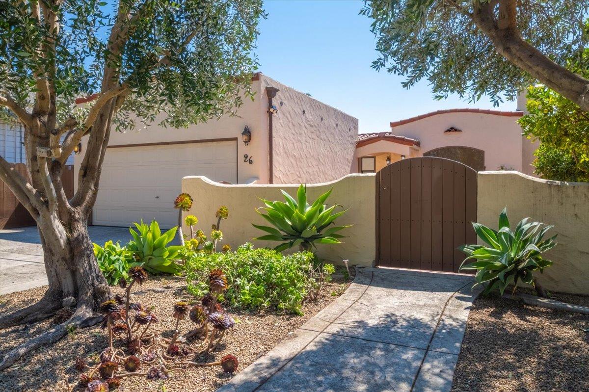 Detail Gallery Image 4 of 89 For 26 Willow St, Salinas,  CA 93901 - 4 Beds | 2 Baths