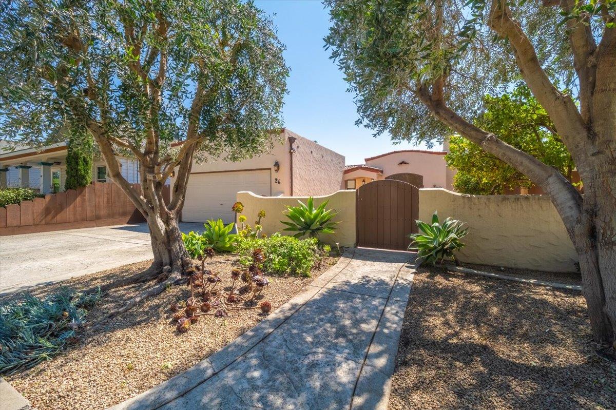 Detail Gallery Image 5 of 89 For 26 Willow St, Salinas,  CA 93901 - 4 Beds | 2 Baths