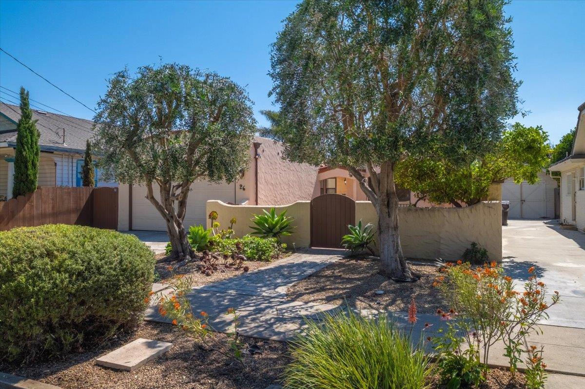 Detail Gallery Image 6 of 89 For 26 Willow St, Salinas,  CA 93901 - 4 Beds | 2 Baths