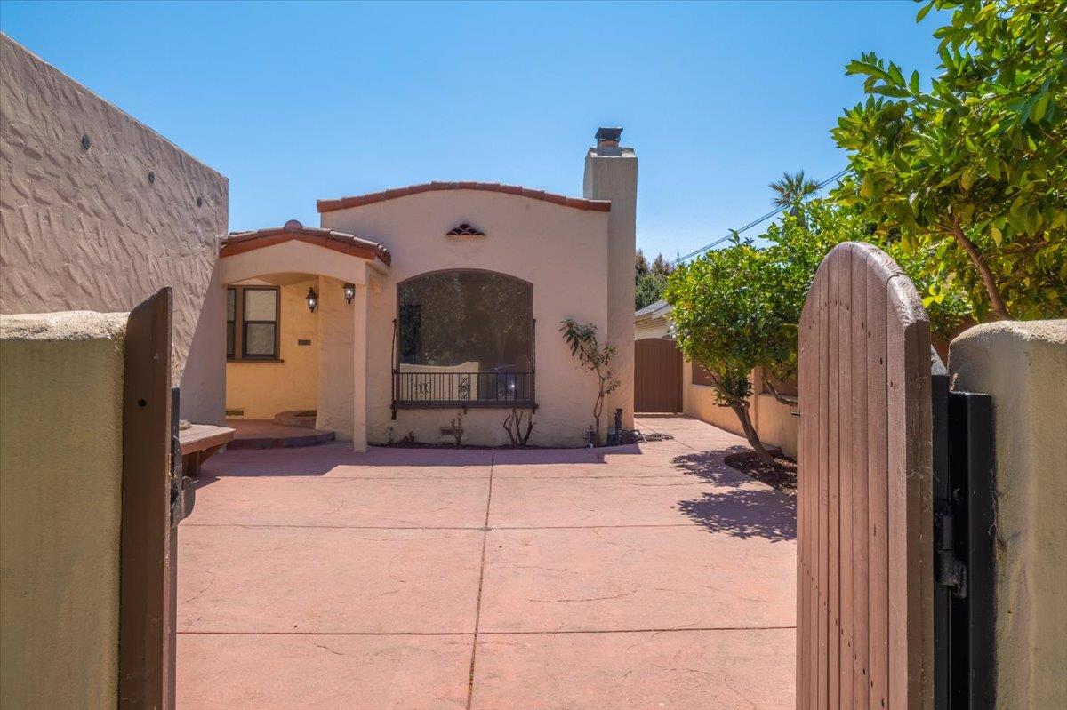 Detail Gallery Image 8 of 89 For 26 Willow St, Salinas,  CA 93901 - 4 Beds | 2 Baths