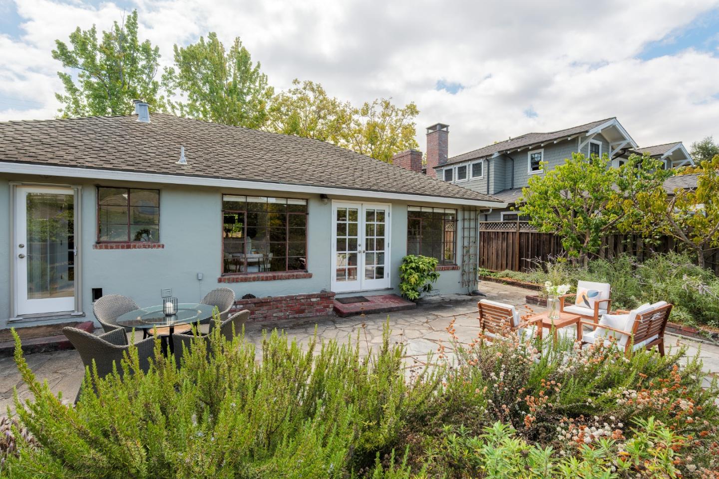 Detail Gallery Image 16 of 23 For 1409 Parkinson Ave, Palo Alto,  CA 94301 - 3 Beds | 2 Baths