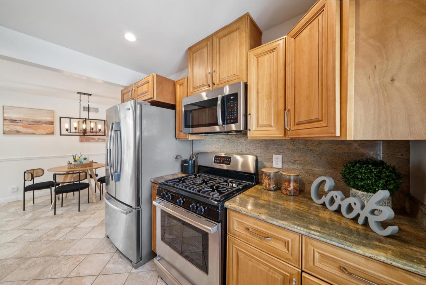 Detail Gallery Image 5 of 21 For 2530 Forbes Ave, Santa Clara,  CA 95050 - 3 Beds | 2 Baths